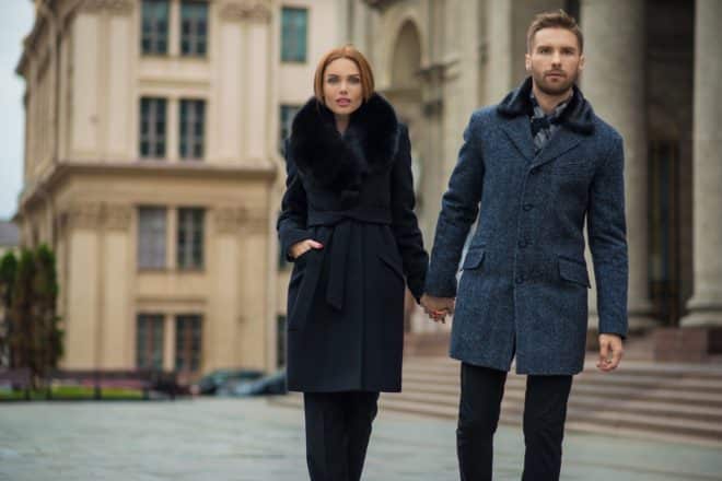 Мужчина и женщина в зимних пальто